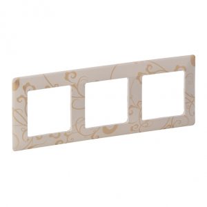 Рамка "Ампир бежевый". 3-постовая универсальная. Valena LIFE — изображение 1