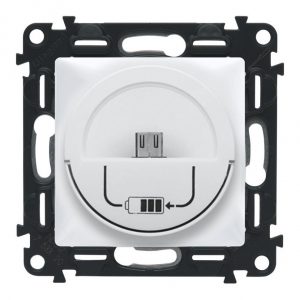 Зарядная станция MicroUSB 240В/5В 1500мА. С лицевой панелью. Белый. Valena LIFE — изображение 1