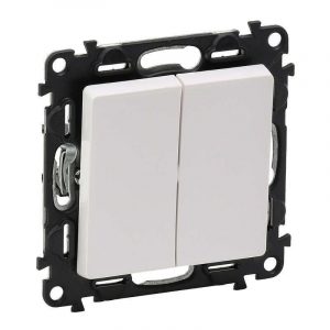Valena LIFE.Выключатель двухклавишный 10А 250В с лицевой панелью.Безвинтовые зажимы.Белый — изображение 1
