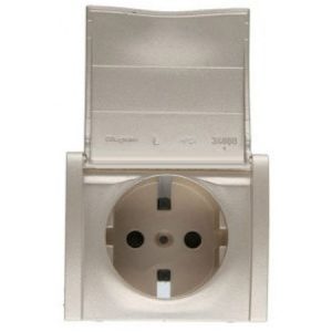 Розетка немецкий стандарт - 2К+3 - с защитными шторками - с крышкой - лицевая панель титан - Galea Life — изображение 1