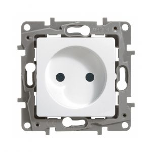 Розетка 2К со шторками винтовые зажимы 16 А 250 В Legrand Etika белый — изображение 2