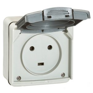 Розетка 2К+3 с винтовыми зажимами - IP 55 - IK 08 - 20 A - 230 В - Серый - Программа Plexo — изображение 1