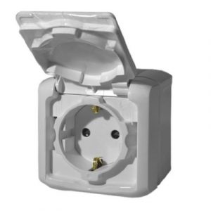 Розетка с заземлением шторок IP44, Белый. Quteo — изображение 1