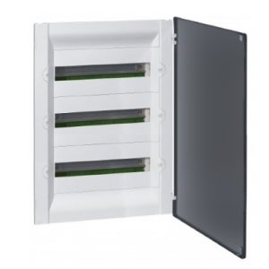 Распределительный щиток Practibox3 скрытого монтажа - IP 40 - IK 07 - 3 рейки - 54 модуля - с клеммниками заземления и нейтрали - прозрачная дверь — изображение 1