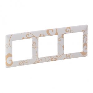 Рамка "Ампир белый". 3-постовая универсальная. Valena LIFE — изображение 1