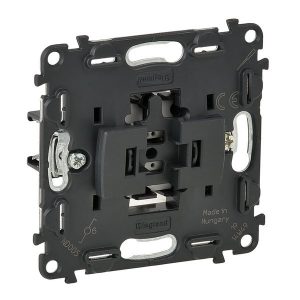 Переключатель 16АХ 250В. Безвинтовые зажимы. Valena IN'MATIC — изображение 1