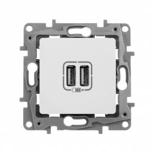 Зарядное устройство с двумя USB разъемами 240В/5В 2400мА Legrand Etika белый — изображение 2