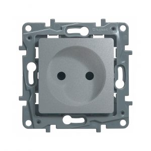 Розетка 2К со шторками винтовые зажимы 16 А 250 В Legrand 672434 Etika алюминий — изображение 1