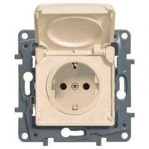 Розетка 2К+З IP 44 с откидной крышкой и шторками - немецкий стандарт - автоматические зажимы - 16 А - Слоновая кость - Etika — изображение 1