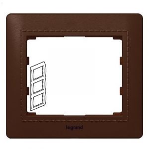 Рамка 3 поста - вертикальный монтаж - из натуральной кожи - Темно-коричневая Кожа/Club - Galea Life — изображение 1