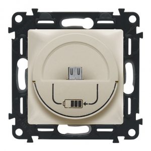 Зарядная станция MicroUSB 240В/5В 1500мА. С лицевой панелью. Слоновая кость. Valena LIFE — изображение 1