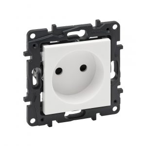 Розетка 2К Niloe Step 16А 250 В с з/ш винт. клеммы Белый — изображение 1
