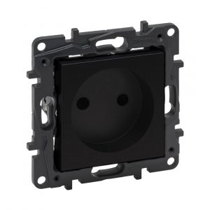 Розетка 2К Niloe Step 16А 250 В с з/ш винт. клеммы Чёрный — изображение 1