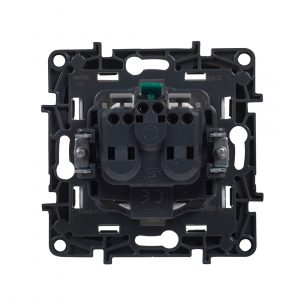 Розетка 2К+З Niloe Step 16А 250 В с з/ш авт. клеммы Сталь — изображение 1