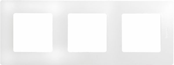 Рамка 3 поста Legrand Etika 672503 (белый)