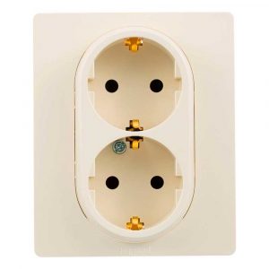 Розетка Legrand Etika 2X2К+З на винтах 672323 (слоновая кость)