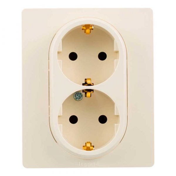 Розетка Legrand Etika 2X2К+З на винтах 672323 (слоновая кость)