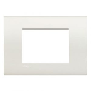 LivingLight LNA4803BI Рамка прямоугольная, 3 модуля, цвет Белый — изображение 1