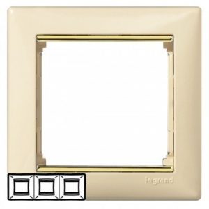 Рамка 3 поста горизонтальная Слоновая кость/Золотой штрих Valena — изображение 1