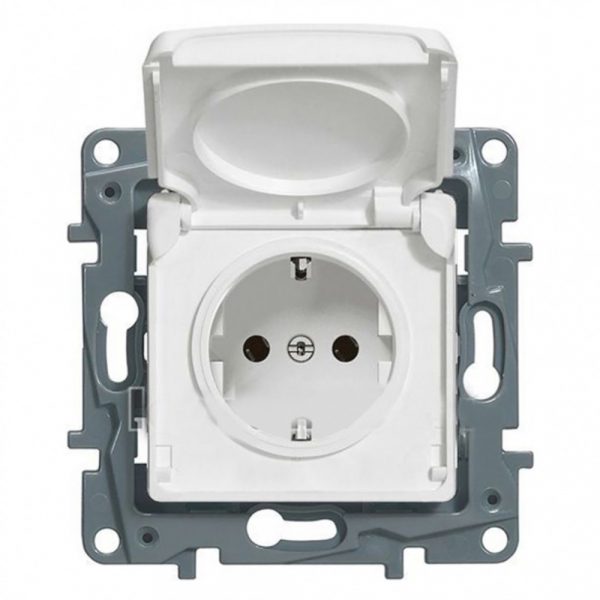 Valena LIFE IP44.Розетка силовая 2К+З, с защитными шторками и откидной крышкой.Белая
