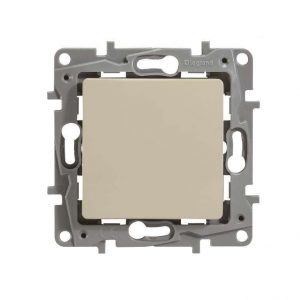 Выключатель одноклавишный Legrand Etika 672301 (слоновая кость) — изображение 3