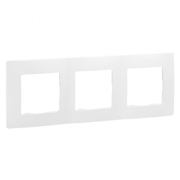 Рамка 3 поста Legrand Etika 672503 (белый)