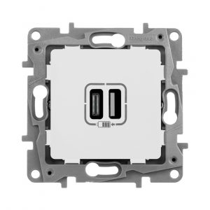 Зарядное устройство с двумя USB разъемами тип Aтип С 240В/5В 3000мА Legrand Etika Цвет Белый — изображение 1