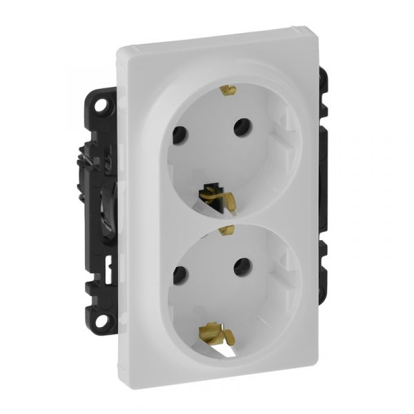 81c4b562-4de6-4078-9fe9-3aba10b3bee6-1 Valena LIFE.Силовая розетка двойная 2х2К+З 16А 250В с лицевой панелью.Безвинтовые зажимы.Белая