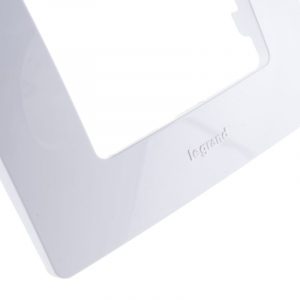 Рамка 5 постов Legrand Etika 672505 (белый) — изображение 7