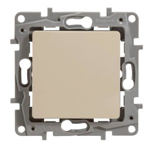 Переключатель проходной одноклавишный Legrand Etika 672305 (слоновая кость)