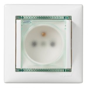 774220 Розетка 2К+З IP44 шт БЕЛ VLN — изображение 1