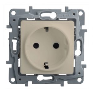 Розетка 2К+З Legrand Etika 672321 (слоновая кость) — изображение 3