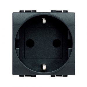 L4141 Розетка 2П + заземление (боков.) 10А/16А с защитными шторками 2 модуля — изображение 1