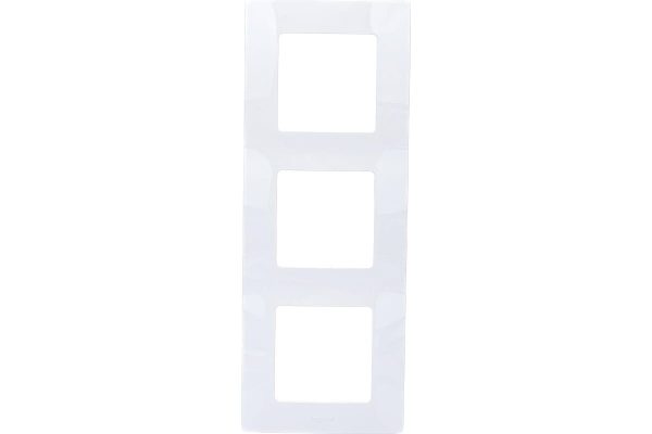 Рамка 3 поста Legrand Etika 672503 (белый)