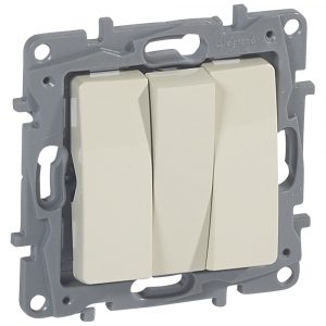 Выключатель трехклавишный Legrand Etika 672313 (слоновая кость)