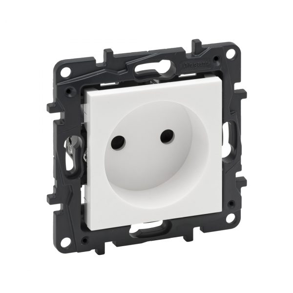 8cf8cfbb-0ea7-44dd-80fc-b7ce3940c4bd-1 Розетка 2К Niloe Step 16А 250 В с з/ш винт. клеммы Белый