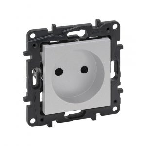 Розетка 2К Niloe Step 16А 250 В с з/ш винт. клеммы Алюминий — изображение 1