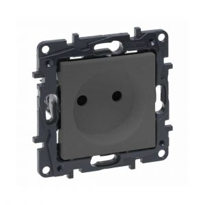 Розетка 2К Niloe Step 16А 250 В с з/ш винт. клеммы Сталь — изображение 1